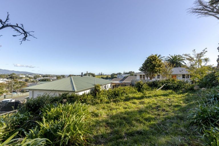 Photo of property in 15 Simons Street, Moturoa, New Plymouth, 4310