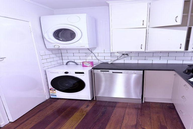 Photo of property in 51 Northland Road, Northland, Wellington, 6012