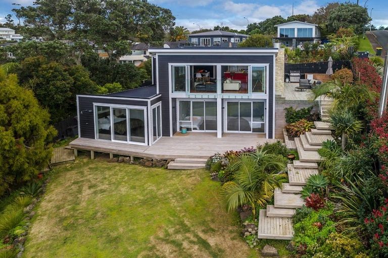 Photo of property in 3 Glenelg Road, Red Beach, 0932