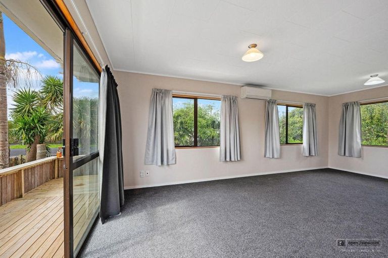 Photo of property in 1/32 Parakai Avenue, Parakai, 0830