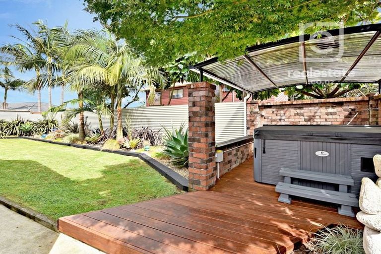 Photo of property in 5 Cumbrian Place, Conifer Grove, Takanini, 2112