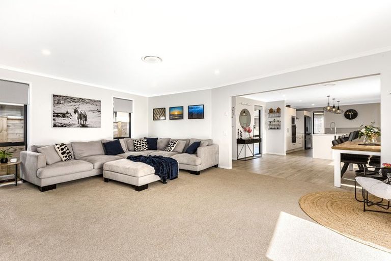 Photo of property in 27 Topsail Way, Whitby, Porirua, 5024