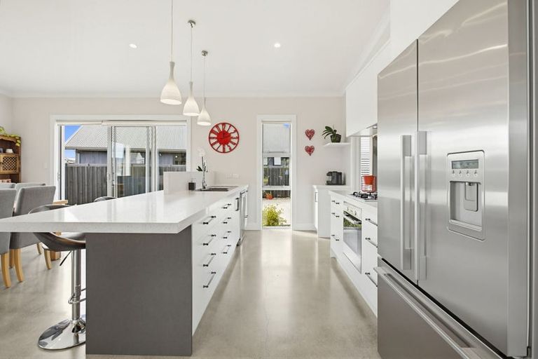 Photo of property in 14 Topping Place, Whitianga, 3510