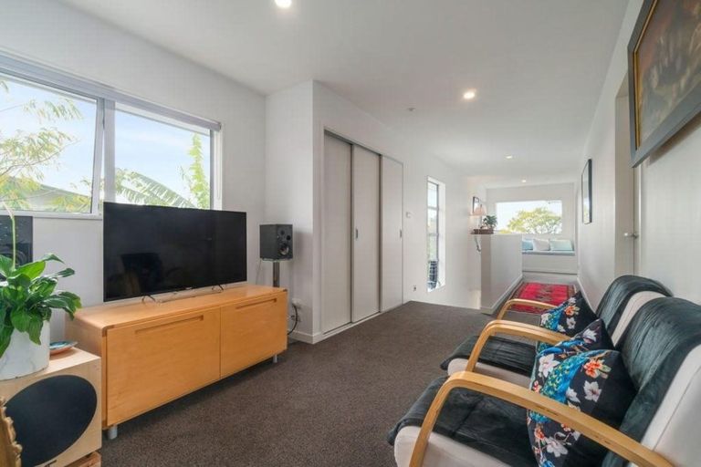 Photo of property in 1 Fathom Place, Te Atatu Peninsula, Auckland, 0610