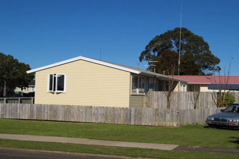 Photo of property in 3 Lavinia Crescent, Mangere East, Auckland, 2024