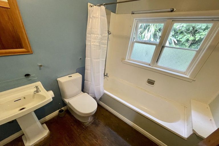 Photo of property in 27 Harland Street, Brooklyn, Wellington, 6021