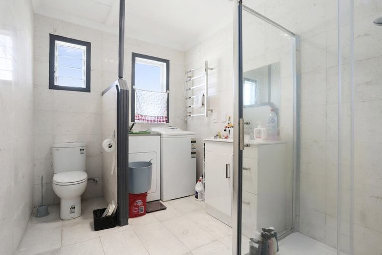 Photo of property in 1 Gamble Way, Massey, 0614