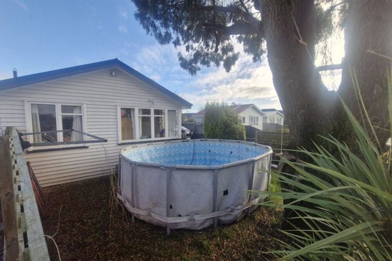 Photo of property in 19 Lambeth Crescent, Northcote, Christchurch, 8052