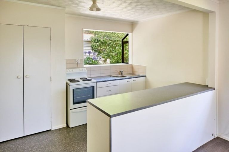 Photo of property in 31 Omapere Street, Whitby, Porirua, 5024