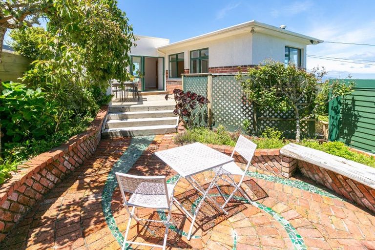 Photo of property in 5 Salford Street, Newlands, Wellington, 6037