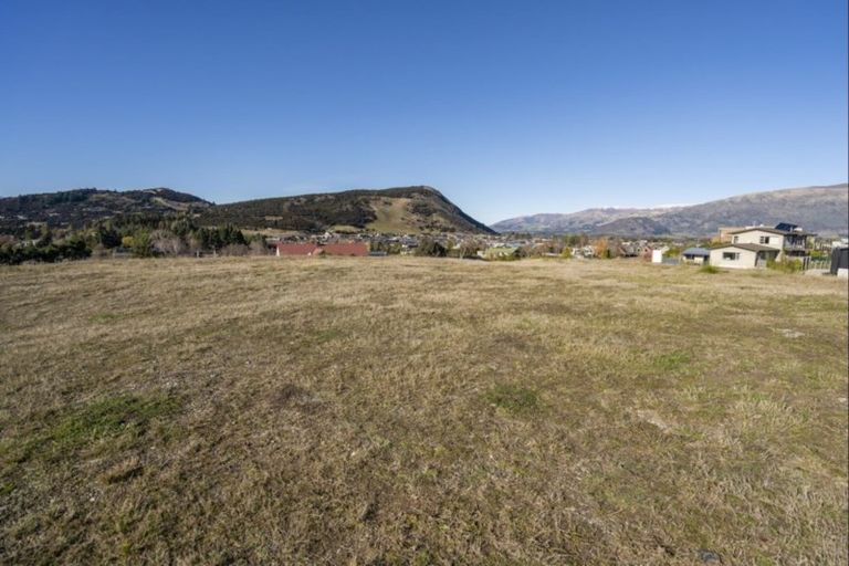 Photo of property in 10 Mataraki Place, Wanaka, 9305