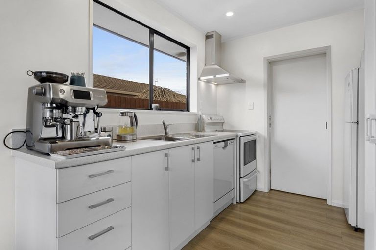 Photo of property in 25 La Perouse Place, Northcote, Christchurch, 8052