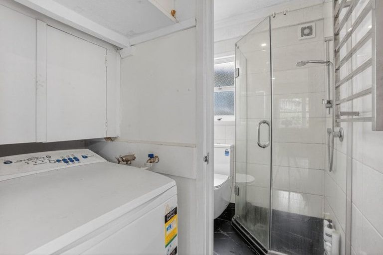 Photo of property in 12 Garmons Way, Castor Bay, Auckland, 0620
