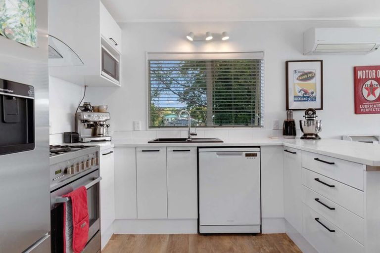 Photo of property in 2/137 Awaroa Road, Helensville, 0800