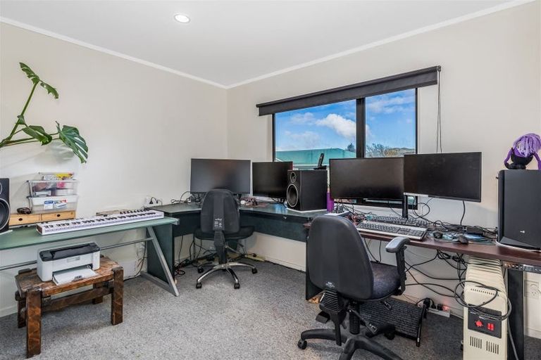 Photo of property in 35 Grimsby Grove, Wainuiomata, Lower Hutt, 5014