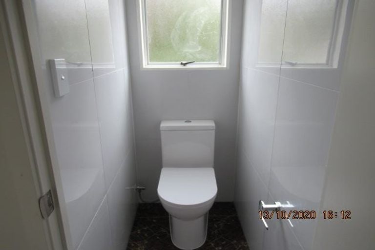 Photo of property in 15 Fernhaven Place, Massey, Auckland, 0614