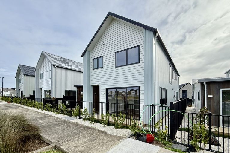 Photo of property in 77c Schoolside Road, Kumeu, 0810