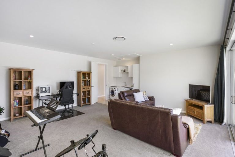 Photo of property in 5b Hobbs Road, Matakatia, Whangaparaoa, 0930