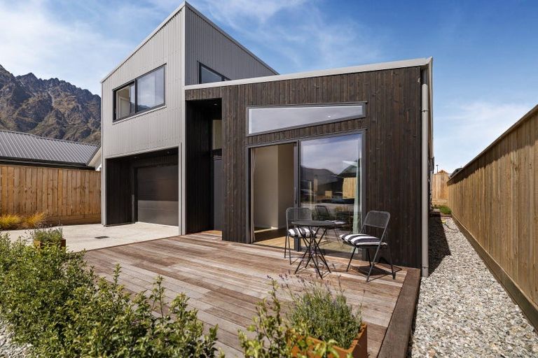 Photo of property in 4 Shallow Close, Jacks Point, 9371