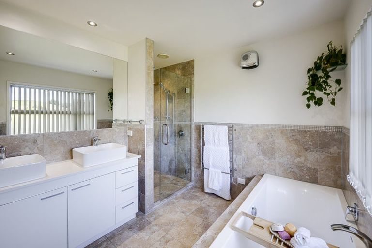 Photo of property in 15 Ridgeway Terrace, Taradale, Napier, 4112