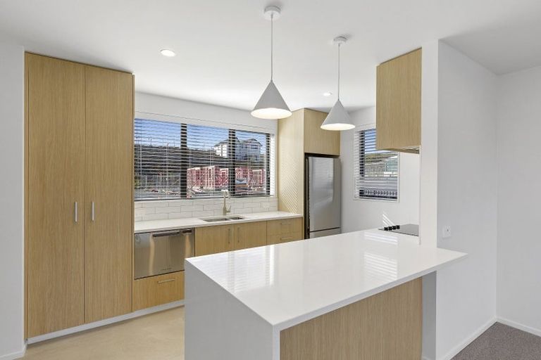 Photo of property in 32 Turtleback Avenue, Whitby, 5024