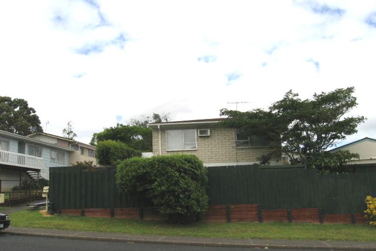 Photo of property in 1/117 Lynn Road, Bayview, Auckland, 0629