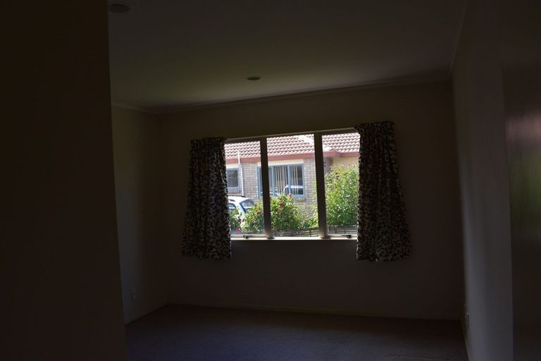 Photo of property in 9/43 Fruitvale Road, New Lynn, Auckland, 0600