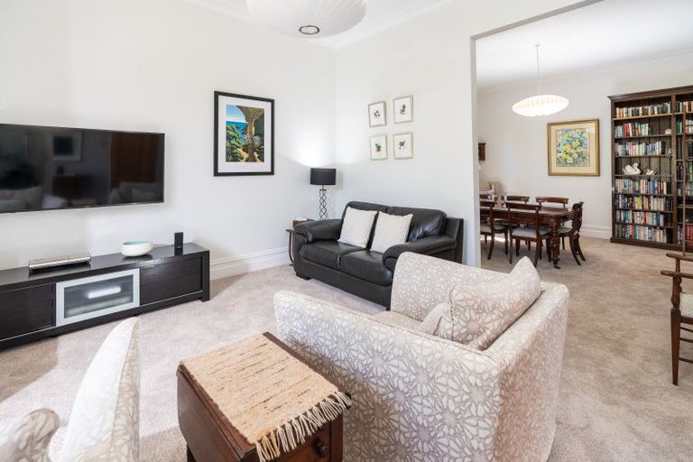 Photo of property in 33 Grove Road, Kelburn, Wellington, 6012