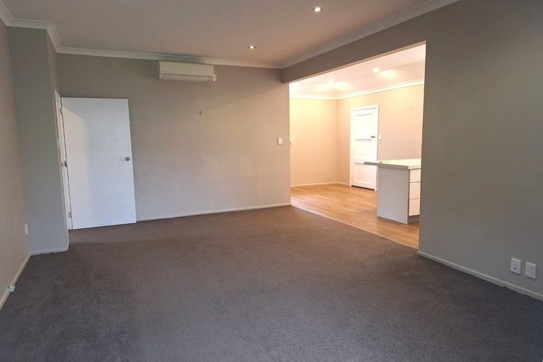 Photo of property in 15 Savage Crescent, Upper Hutt Central, Upper Hutt, 5018