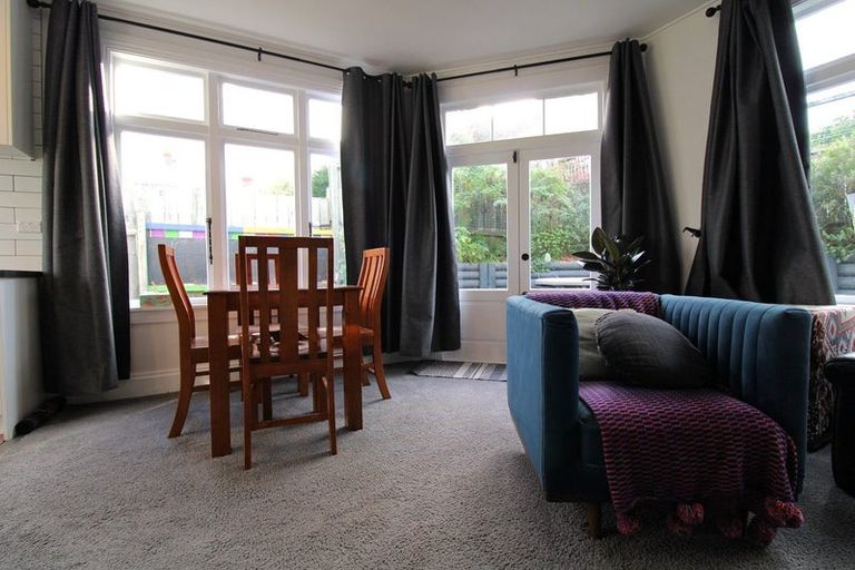 Photo of property in 22 Lawson Street, Roslyn, Dunedin, 9011
