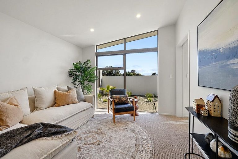 Photo of property in Mangorei Road, Strandon, 4312