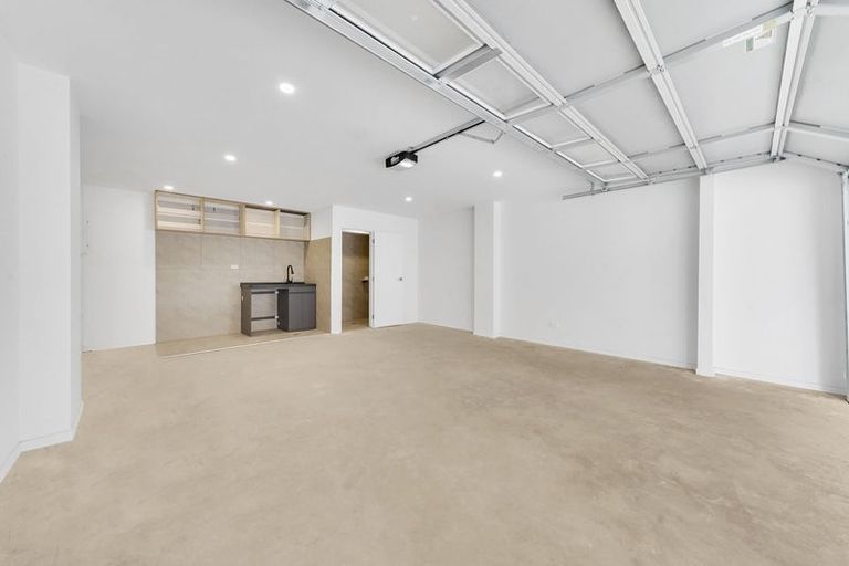 Photo of property in 2- 4 Alston Avenue, Kelston, Auckland, 0602