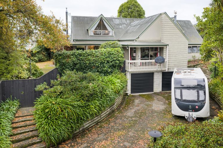 Photo of property in 570 Featherston Street, Roslyn, Palmerston North, 4414