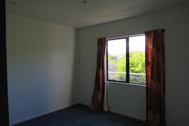 Photo of property in 15 Lanyon Place, Whitby, Porirua, 5024