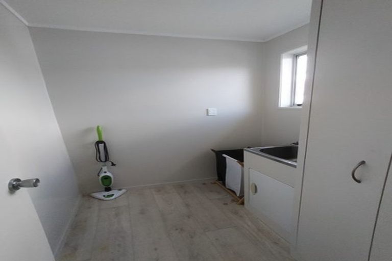 Photo of property in 10 Doone Place, Massey, Auckland, 0614