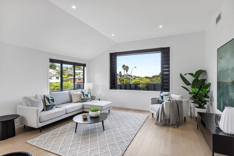 Photo of property in 4 Grovenor Drive, Orewa, 0931