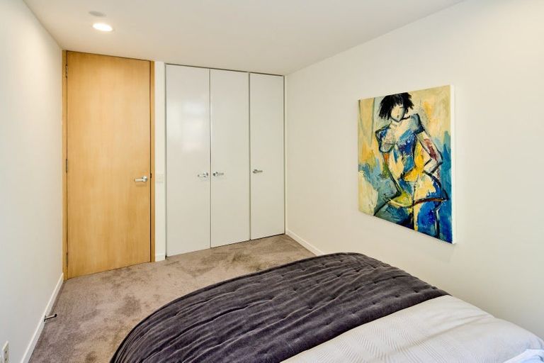 Photo of property in 2/326 Oriental Parade, Oriental Bay, Wellington, 6011