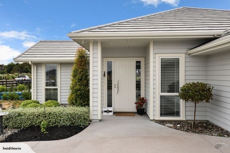 Photo of property in 32 Mike Smith Drive, Cambridge, 3434