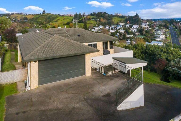 Photo of property in 17 Downing Place, Welcome Bay, Tauranga, 3112