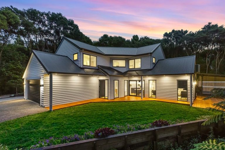Photo of property in 25 Longfellow Parade, Glen Eden, Auckland, 0604
