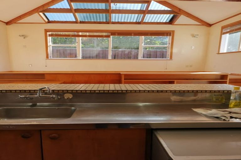 Photo of property in 5 Walnut Way, Maungaraki, Lower Hutt, 5010