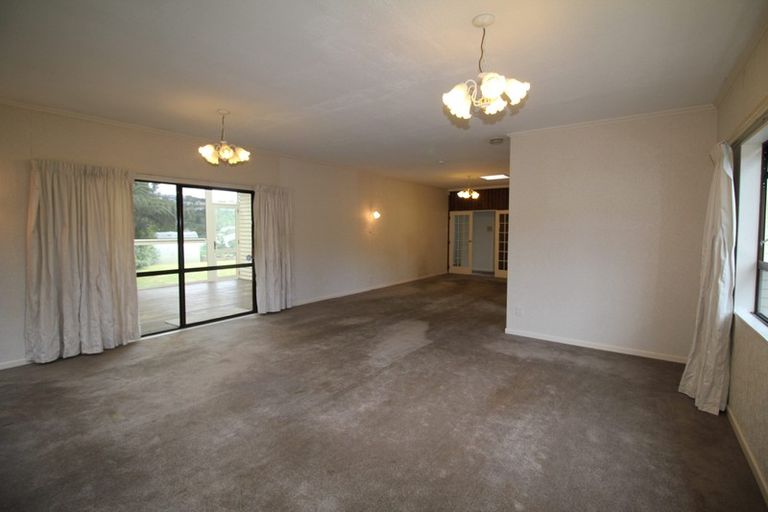 Photo of property in 28 Bassett Road, Johnsonville, Wellington, 6037