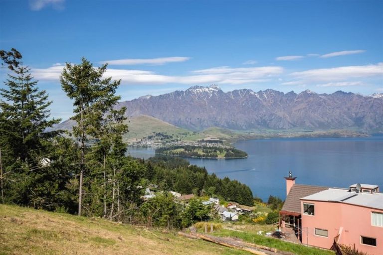 Photo of property in 57 Greenstone Place, Fernhill, Queenstown, 9300