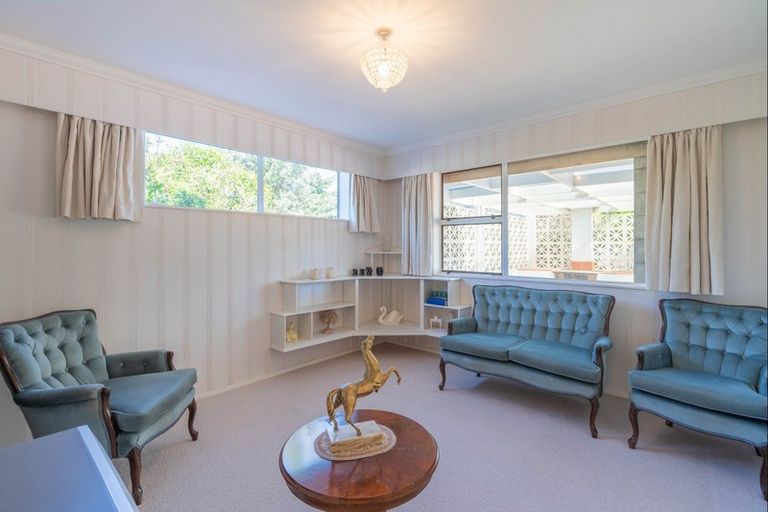 Photo of property in 10 Rewarewa Crescent, Waikanae, 5036