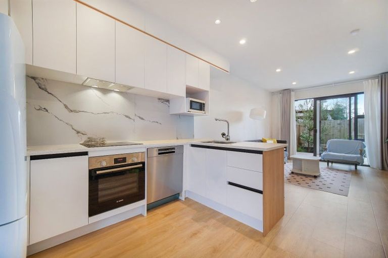 Photo of property in 12d Shamrock Lane, Te Atatu Peninsula, Auckland, 0610