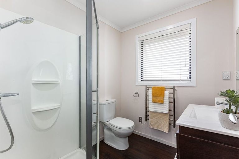 Photo of property in 5 Paparoa Crescent, Aotea, Porirua, 5024