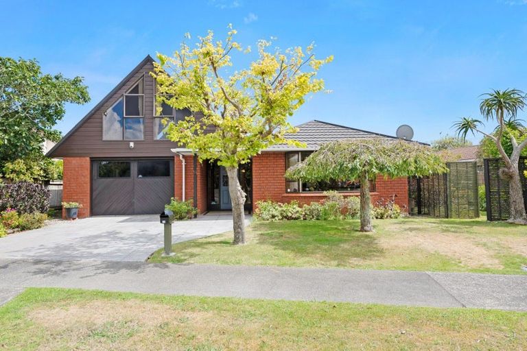 Photo of property in 11 Hurunui Street, Waikanae, 5036