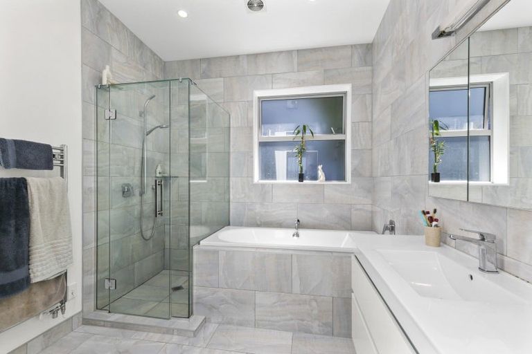 Photo of property in 6 Owhiro Bay Parade, Island Bay, Wellington, 6023
