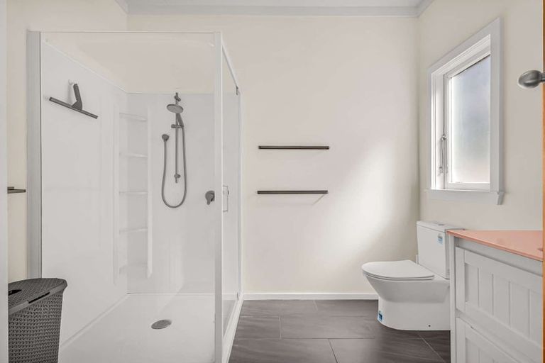 Photo of property in 32 Coote Road, Bluff Hill, Napier, 4110