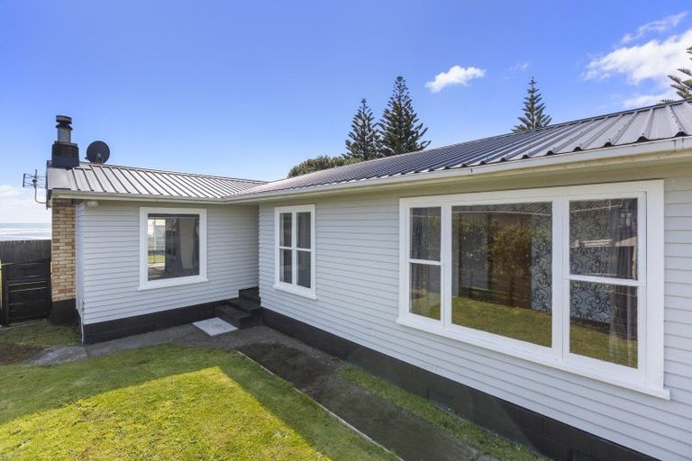 Photo of property in 54 Hume Street, Waitara, 4320